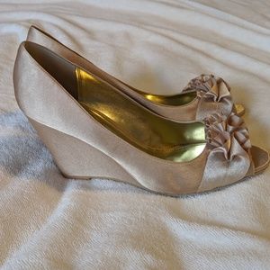 Nina Champagne / Gold Wedge Size 10